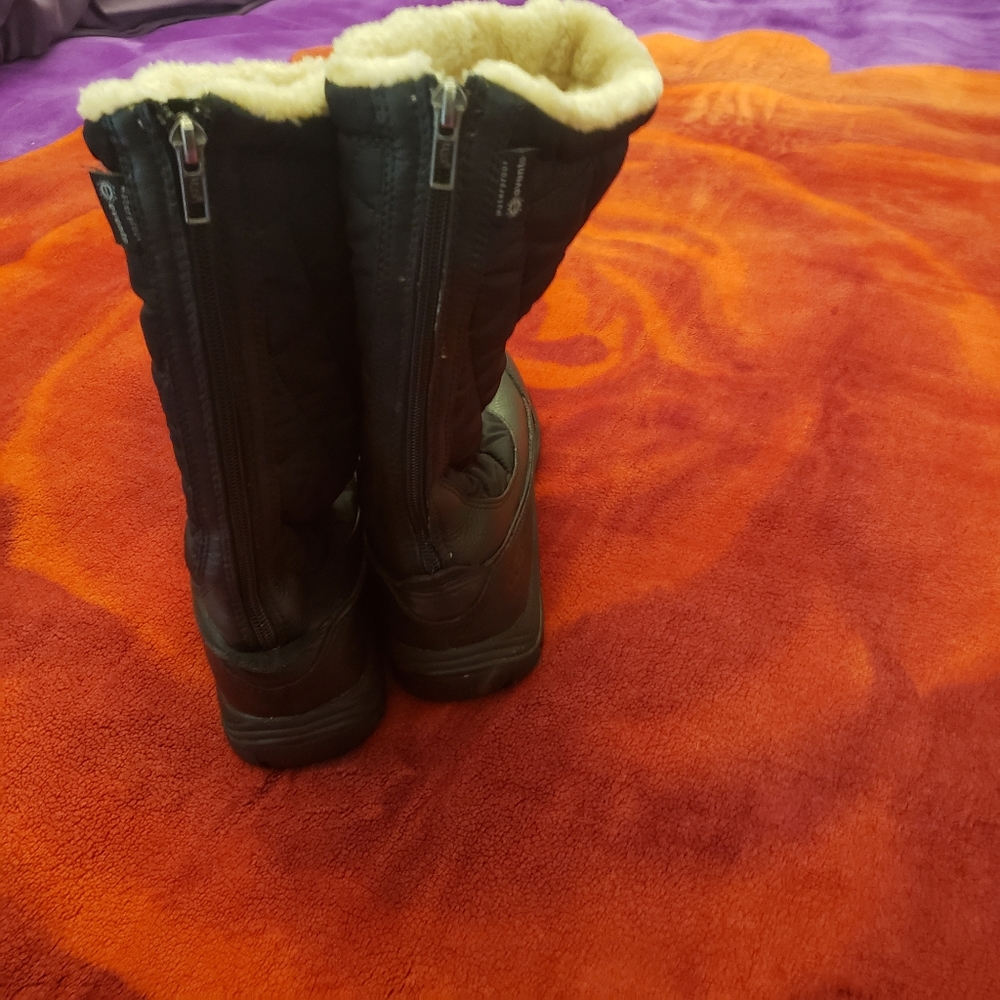 Black Ugg boots